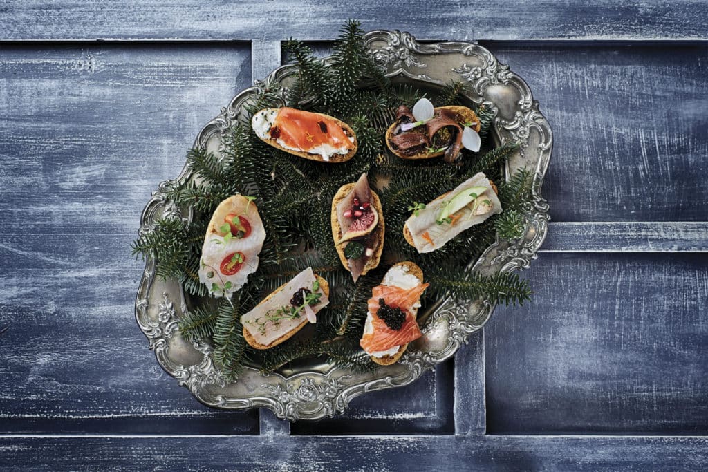 Assorted toasts topped with smoked fish - Benfumat