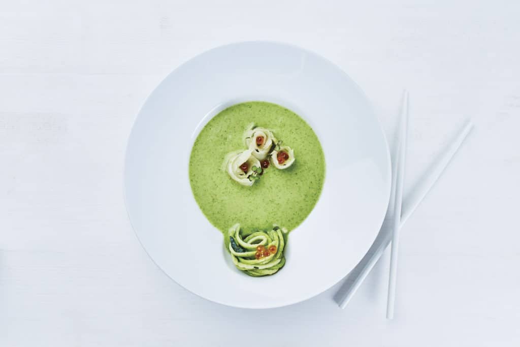 Smoked sea bass with cream of green asparagus and courgette zoodles - Benfumat