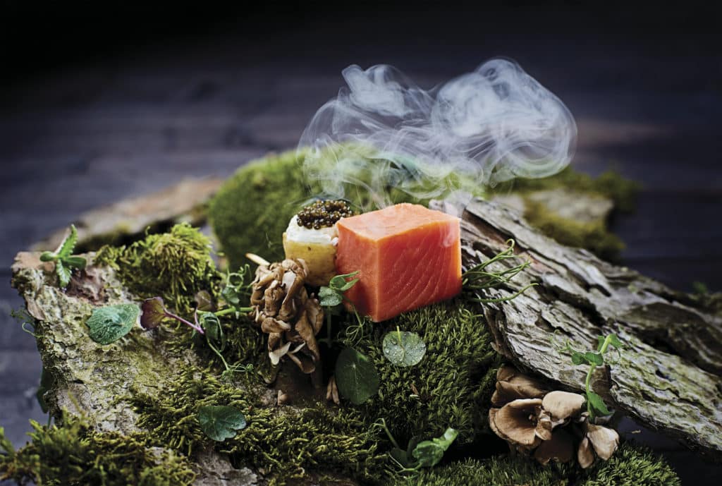 Diced wild smoked salmon with potatoes and caviar - Benfumat